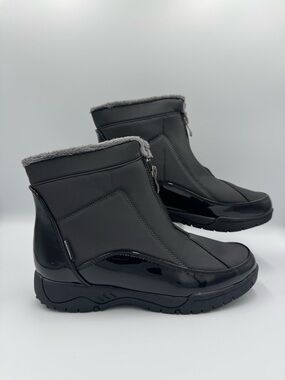 Women’s Weatherproof Black Winter Ankle Boots with Faux Fur Lining, size 9- 🆕